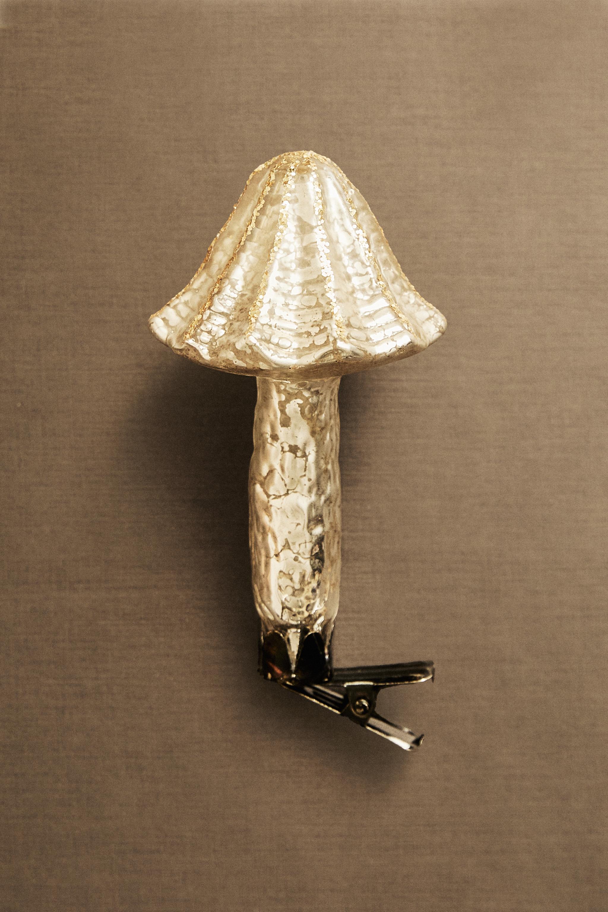MUSHROOM CLIP CHRISTMAS ORNAMENT